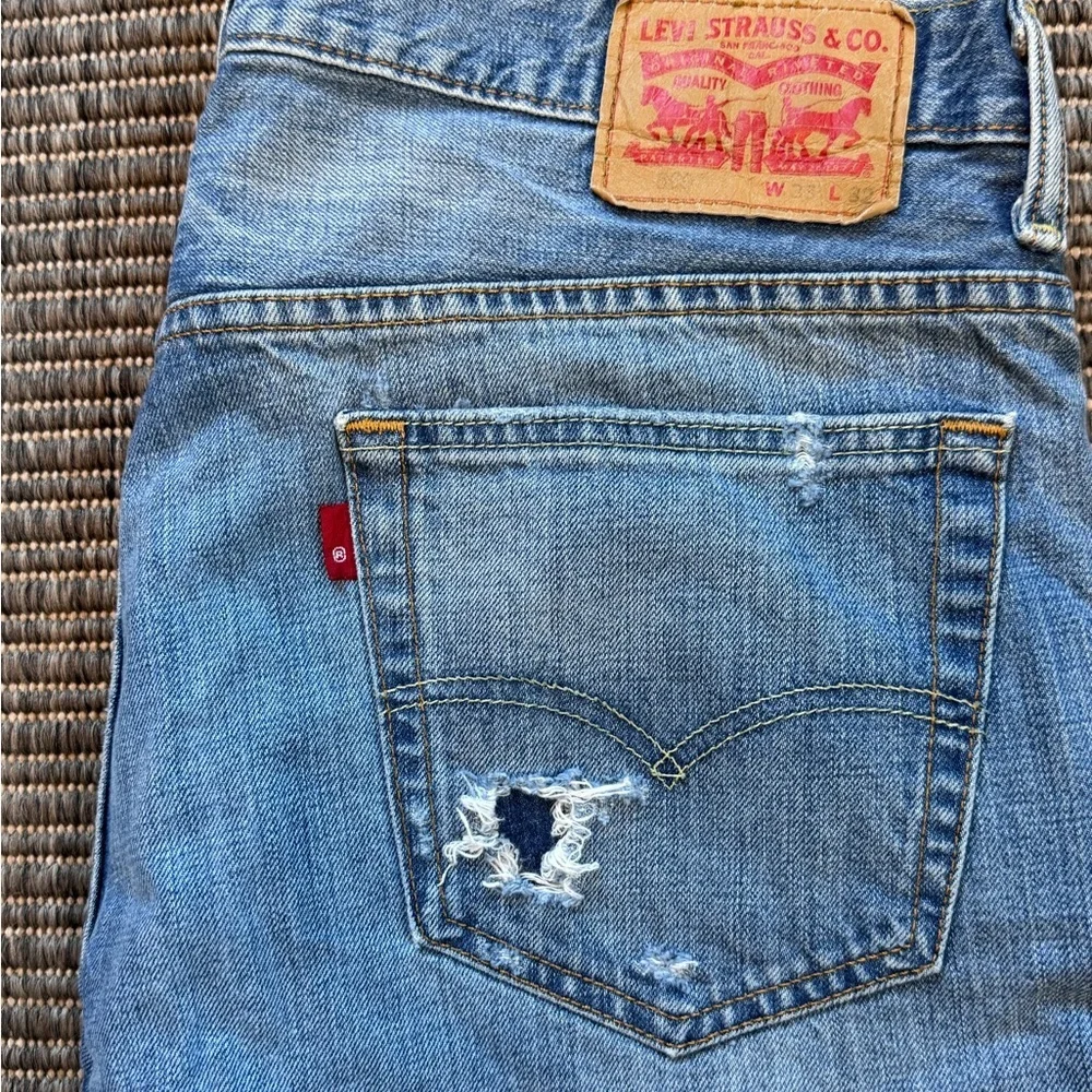 Levi's Men's 548 Light Blue Distressed Straight Leg Jeans Blank Tab